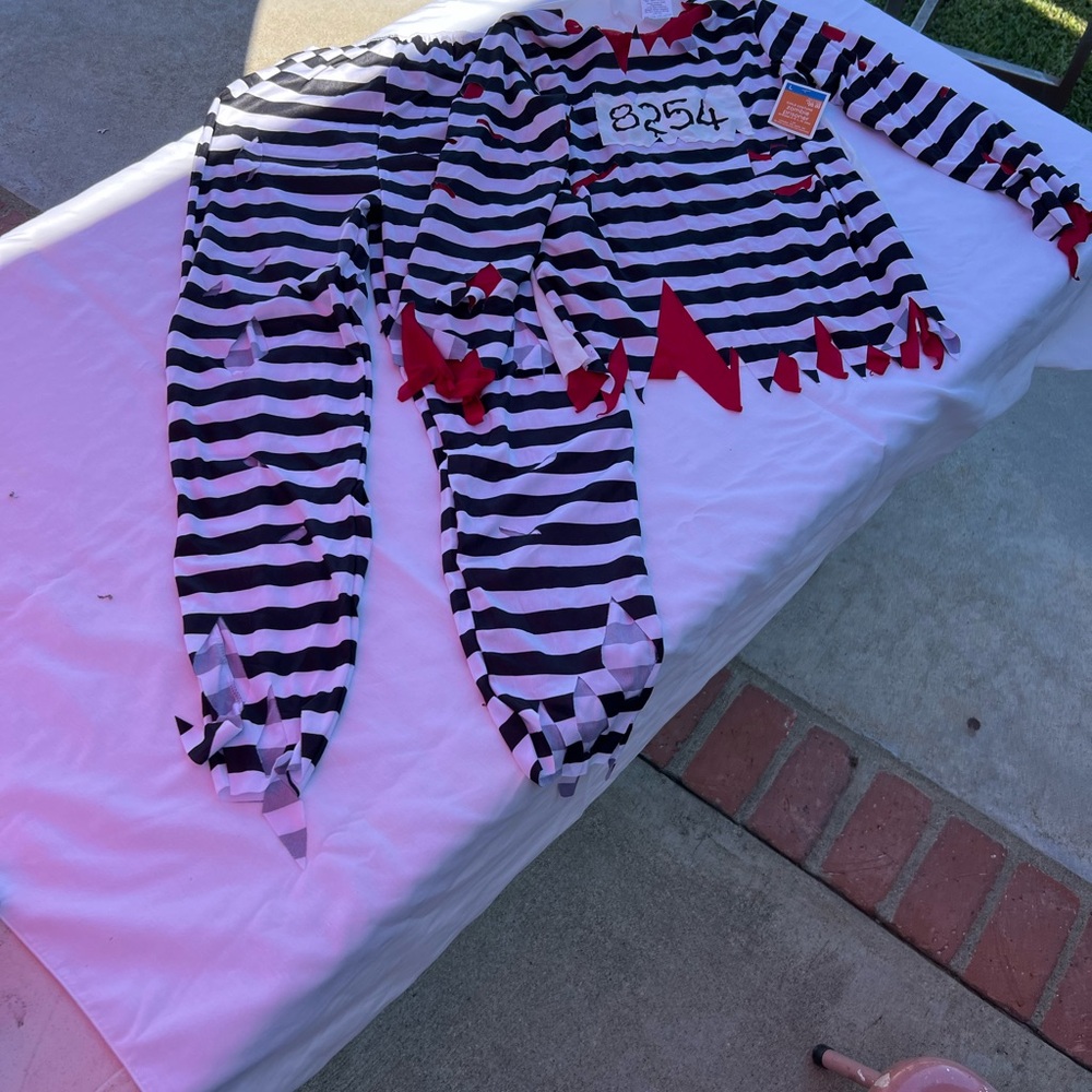 Boys zombie prisoner, costume size large
